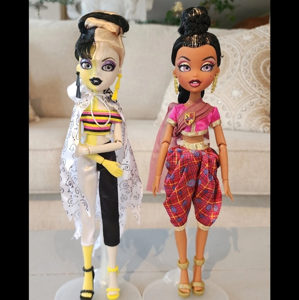 MGA Bratz Bratzillaz Glam Gets Wicked Llliana Honesty Switch-A-Witch Clown Doll